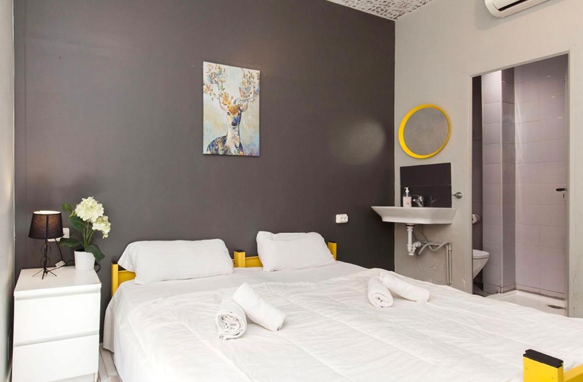 Heylola! Hostel Barcelona Exterior photo
